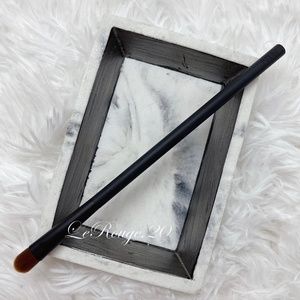 Nars 49 wet dry eyeshadow brush